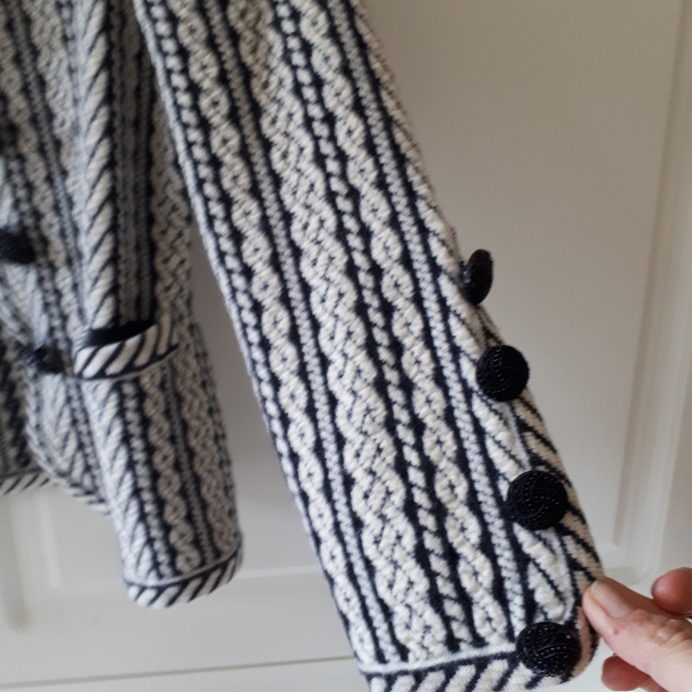 Knitted jacket - Picture 2 of 5
